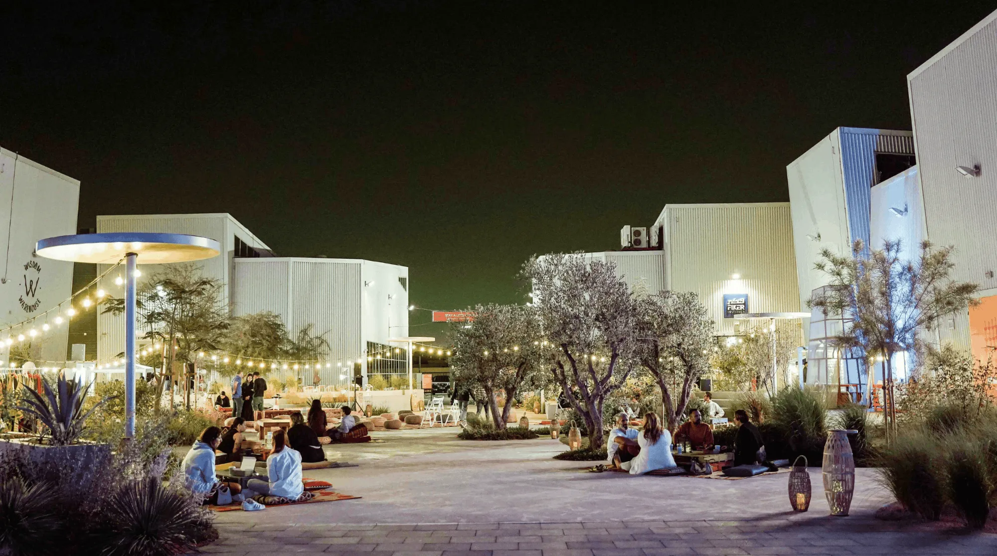 مساء في Alserkal Avenue، الحي الإبداعي في القوز بدبي